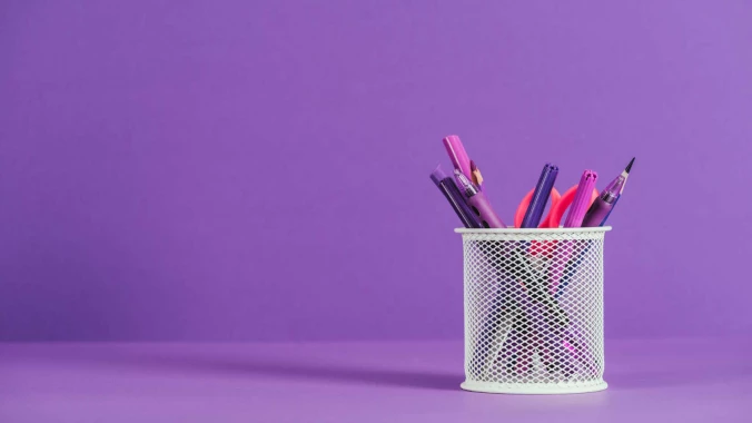 Comparaison des stylos gravés et imprimés - que choisir pour votre entreprise ?