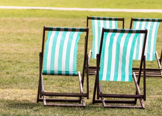 Pourquoi les chaises longues promotionnelles sont-elles le gadget idéal pour les événements et les promotions en plein air ?