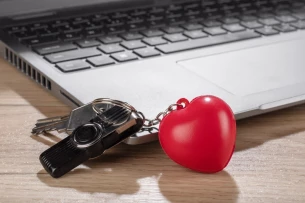 Porte-clés anti-stress LOVE - Rouge